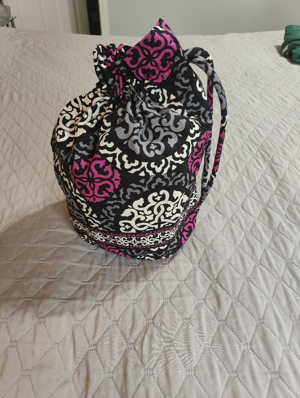 Vera Bradley Drawstring Ditty Bag Canterberry Magenta Cosmetic Bag - Picture 2 of 5